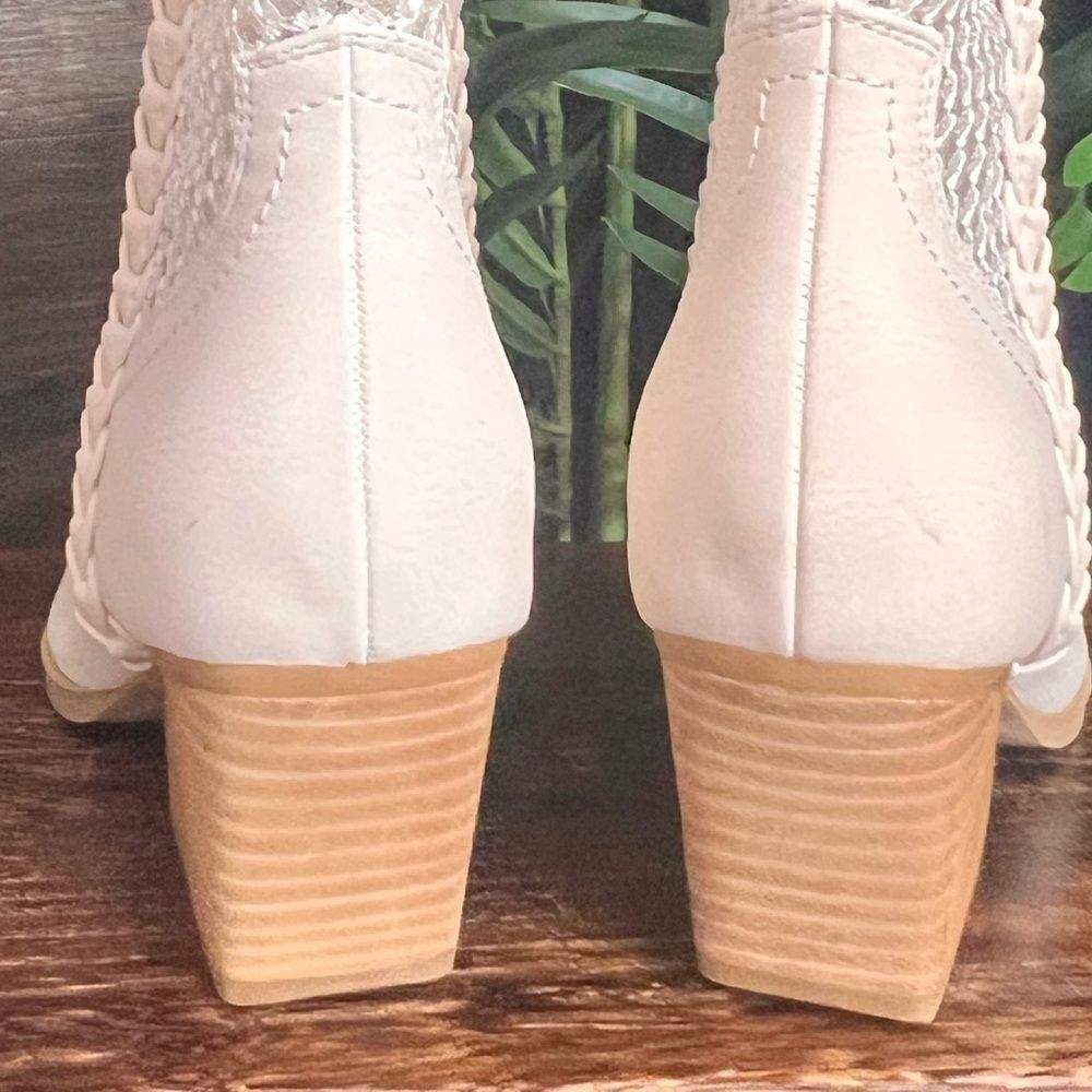 DV BY DOLCE VITA Faux Leather Karyn Bootie in Cream, Size 6.5. NWOT! - Picture 10 of 15